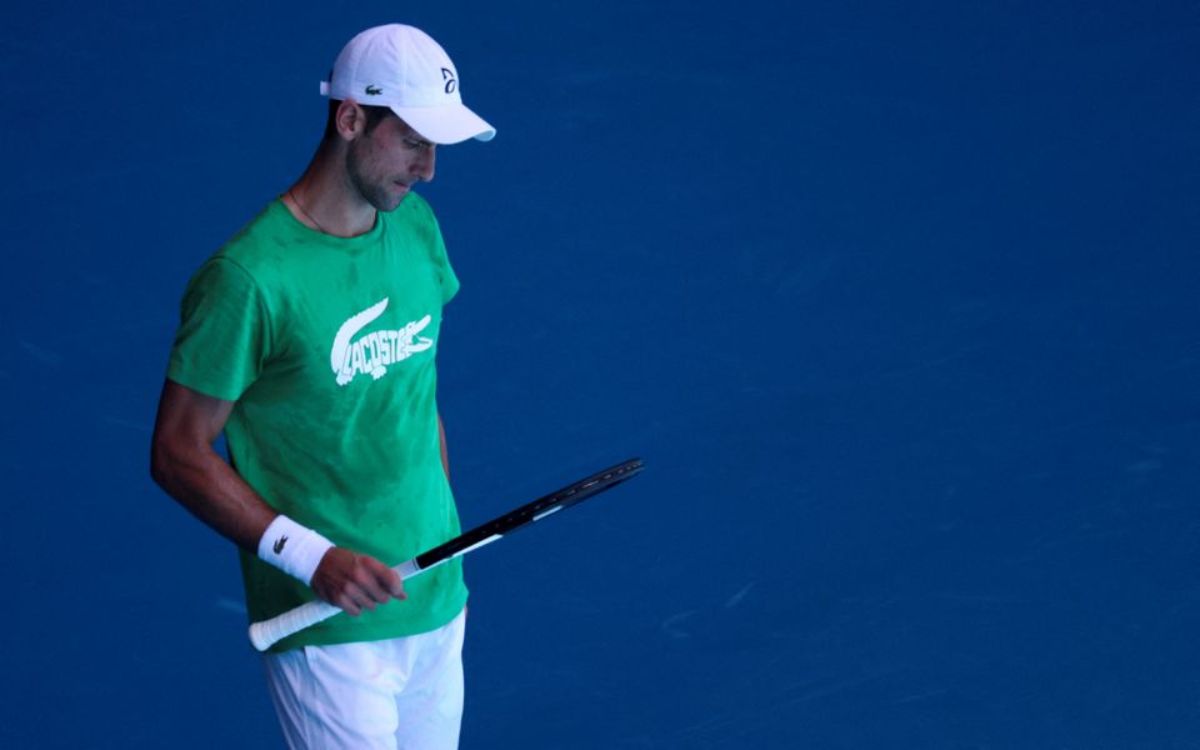 Djokovic ya tiene primer rival para el Abierto de Australia, pero aún puede ser deportado