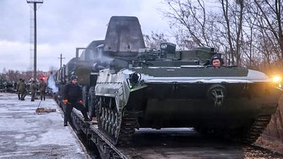 Blindados rusos llegaban a Bielorrusia el martes para unas maniobras conjuntas previstas para principios de febrero.