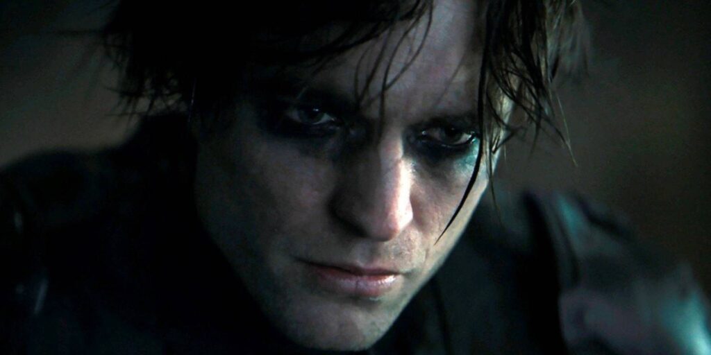 El director de Batman explica el razonamiento detrás del delineador de ojos de Pattinson