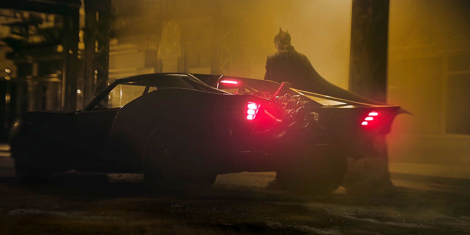 El póster de Batman muestra de cerca el batimóvil de Pattinson