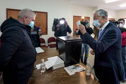 El presidente de la República de Portugal, Marcelo Rebelo de Sousa, vota esta mañana en Celorico de Basto.