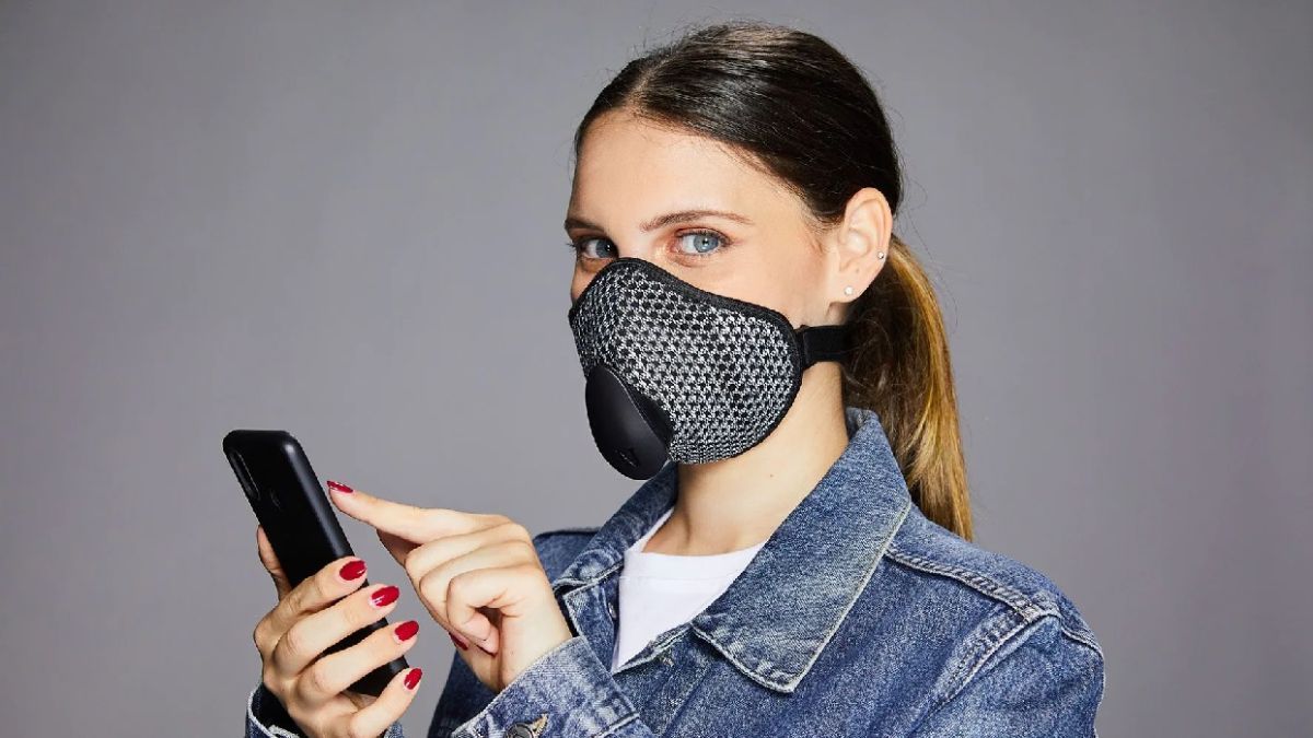 Esta mascarilla protege del smog y del Covid y comunica la calidad del aire a tu móvil