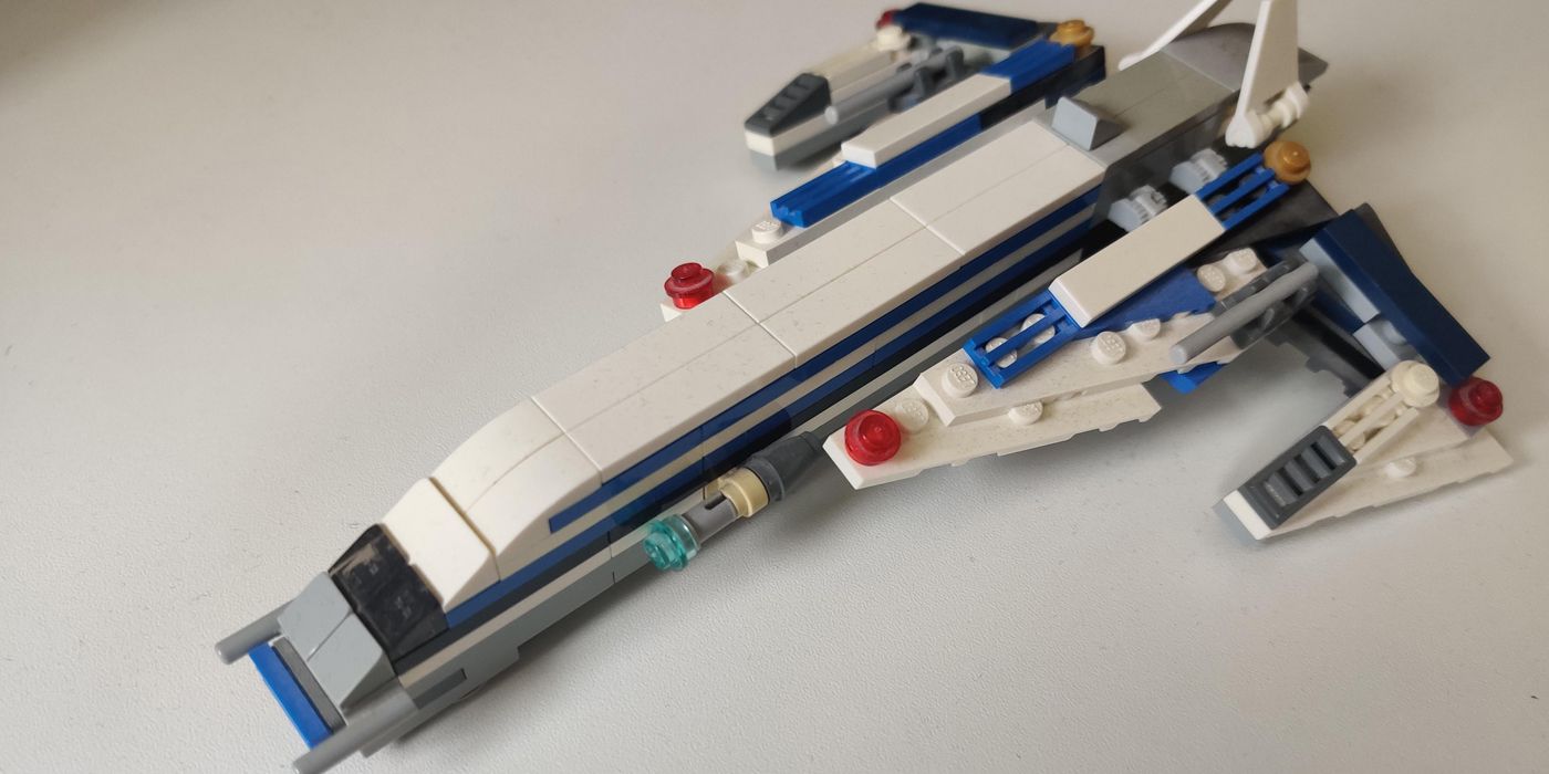 Fan de Mass Effect construye un modelo LEGO de la Normandía
