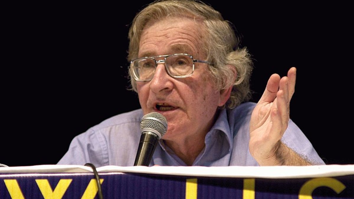 Frases de Noam Chomsky en el día de su nacimiento