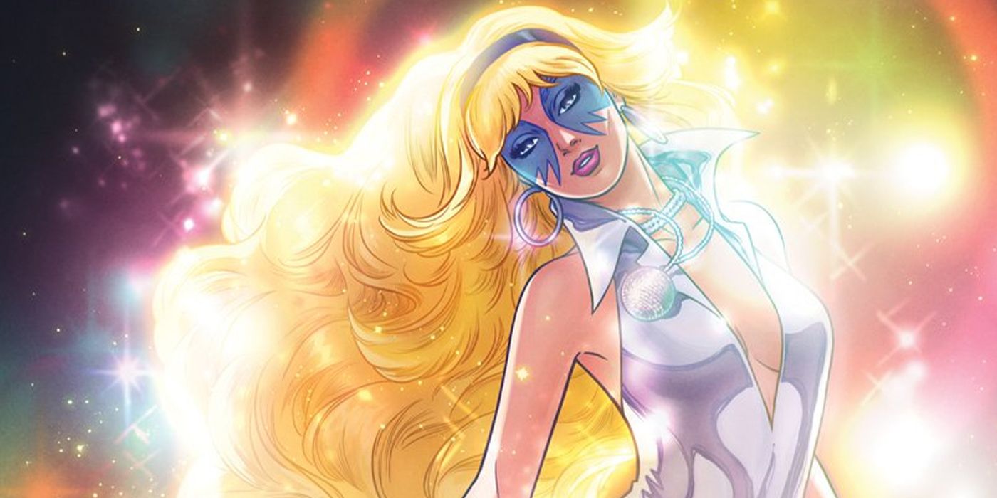 Gwen Stacy se disfrazó de Dazzler de Marvel en una impresionante portada