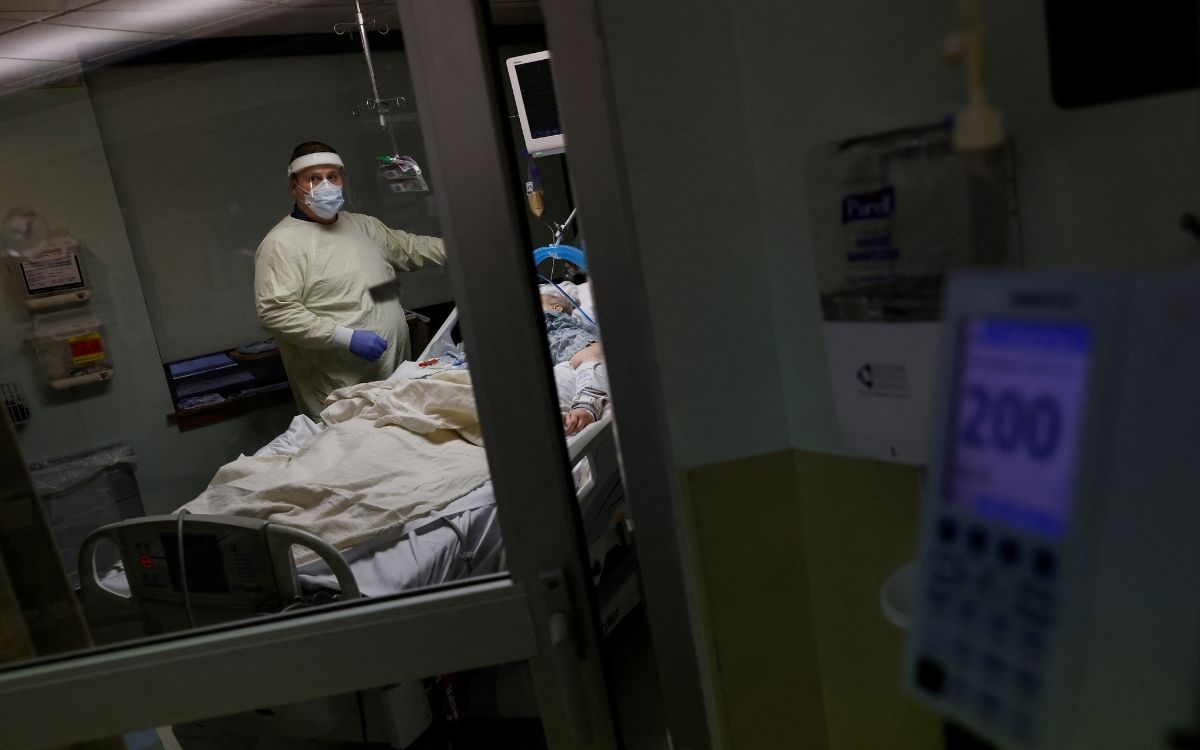 Hospitalizaciones por Covid-19 en EU alcanzan niveles récord ahora con ómicron
