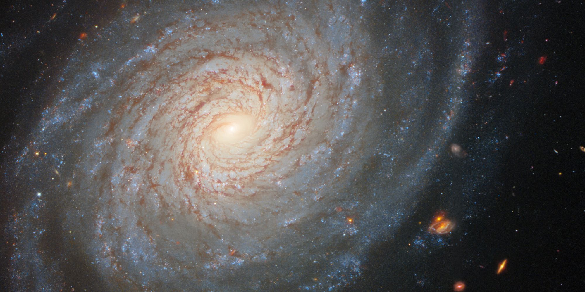Hubble encuentra una galaxia pacífica con una historia oscura y explosiva