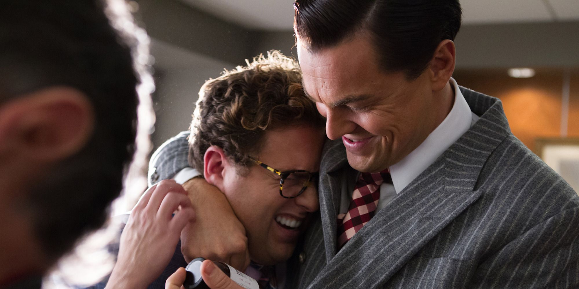 Jonah Hill comparte la divertida historia de pasar el encierro con Leo DiCaprio