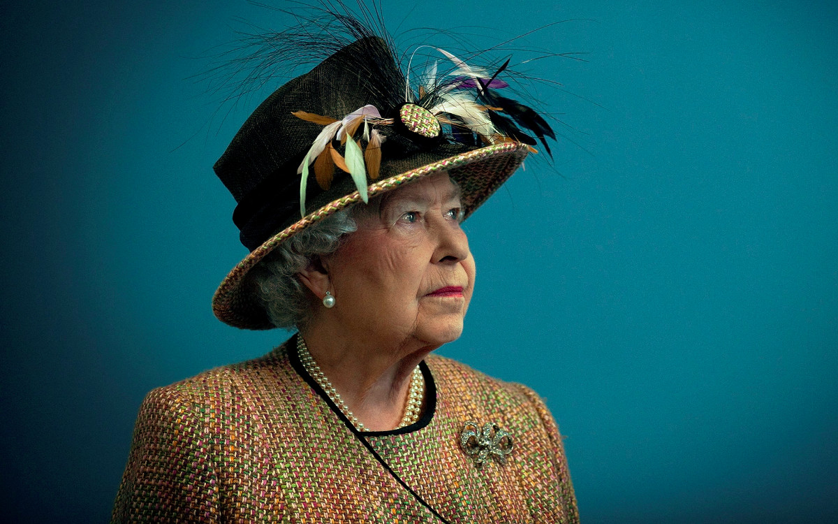 La corona británica se tambalea mientras Isabel II se aproxima a los 70 años como reina