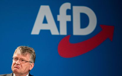 La extrema derecha alemana de AfD se radicaliza tras la salida de su líder más moderado