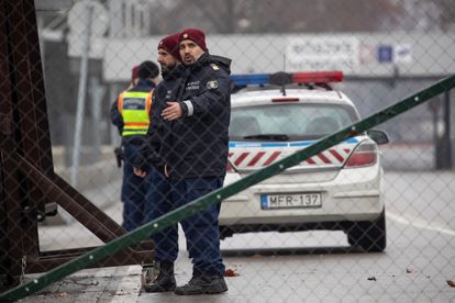 La policía húngara dispara contra un camión en el que viajaban una treintena de migrantes