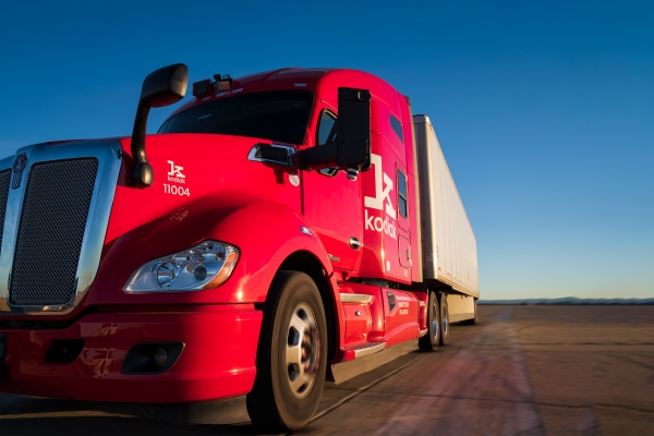 La startup de camiones autónomos, Kodiak Robotics, obtiene una inversión y una asociación de Bridgestone