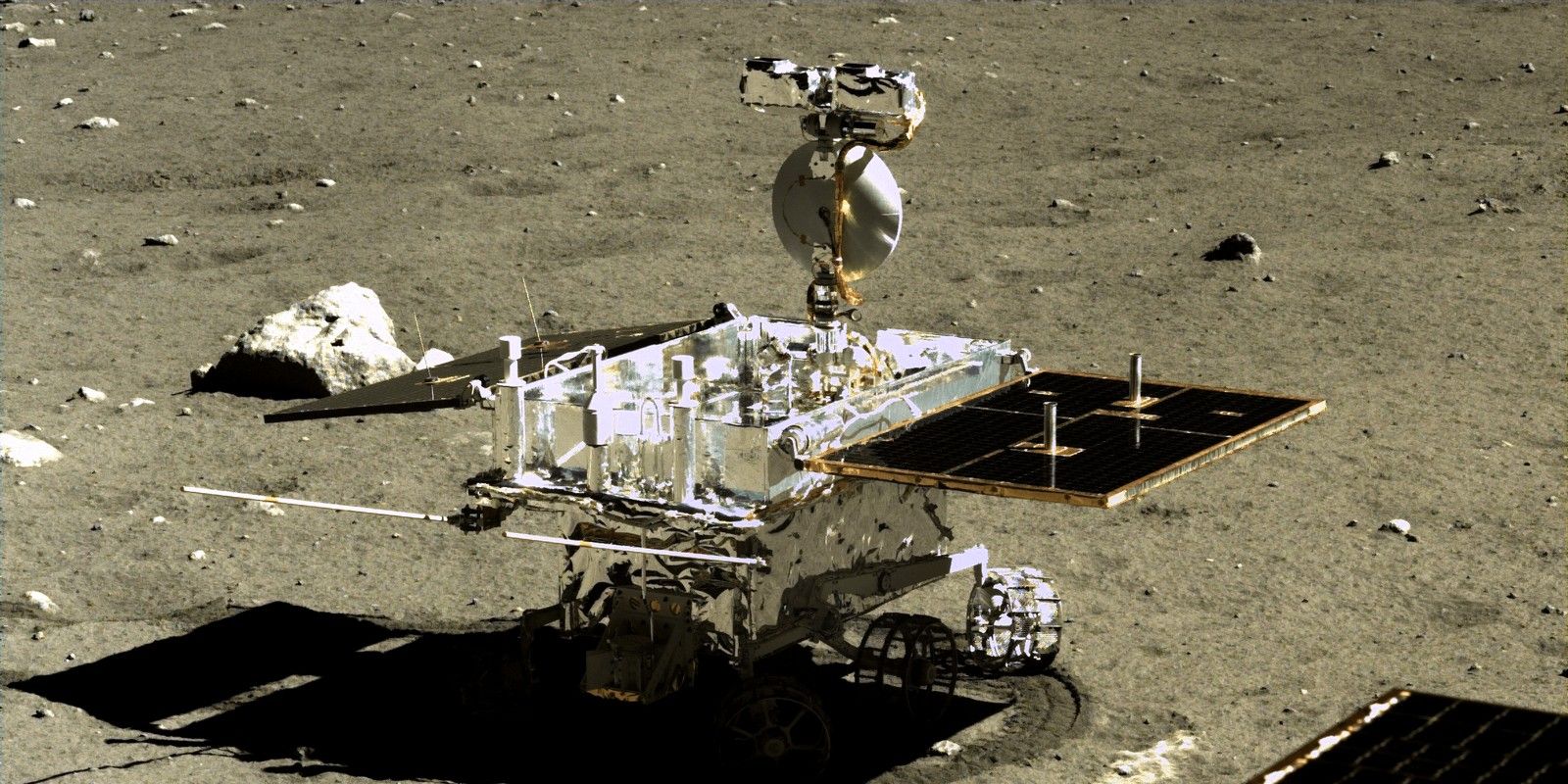 Moon Rover de China descubre polvo ‘pegajoso’ y ‘gel’ verde en el otro lado