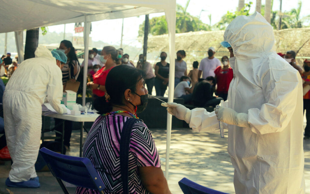 Ómicron acelera incremento de casos Covid en América