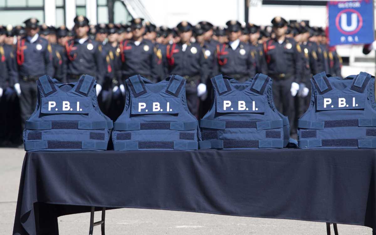 Policías encuentran bolsa con 14 mil pesos en Coyoacán y la regresan a su dueño