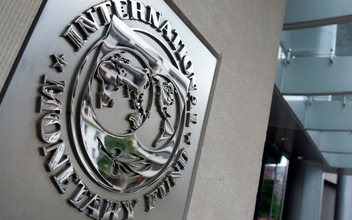 Por inflación y ajuste monetario, FMI ve panorama económico más débil para México y Brasil
