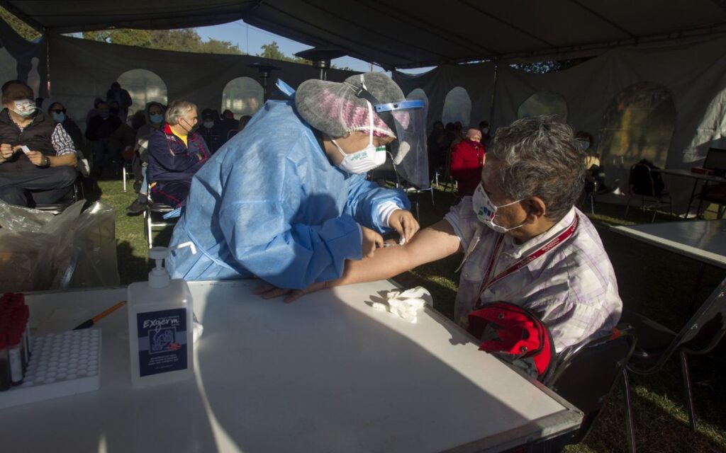 Pruebas sanguíneas no sirven para detectar virus activo de Covid-19, alerta sector Salud