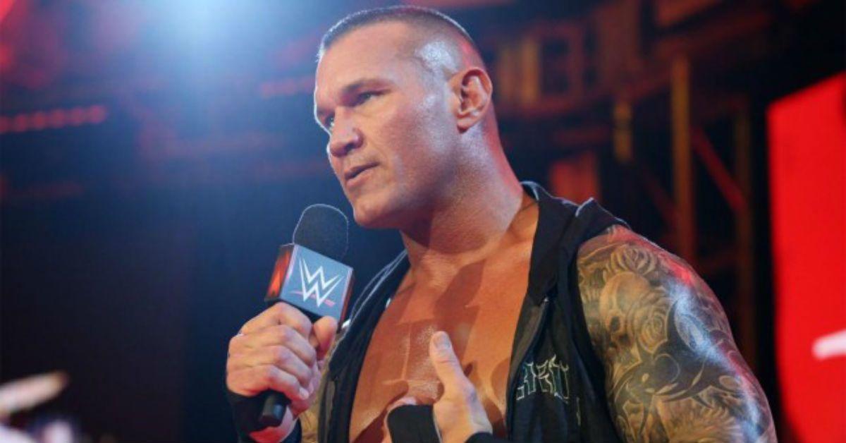 Randy Orton de WWE se burla de Antonio Brown saliendo del juego de la NFL Buccaneers vs.Jets del domingo