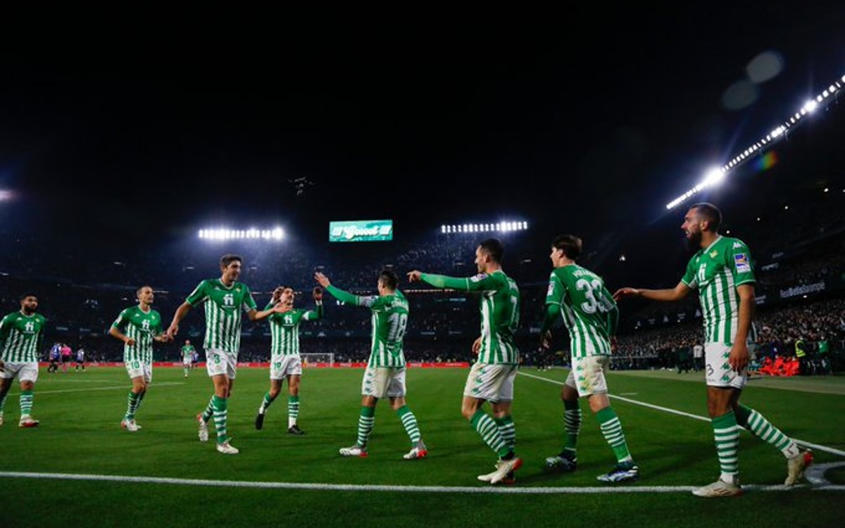 Real Betis, con Guardado y Lainez, vence al Alavés y escala al tercer lugar general | Video