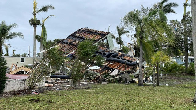 Reportan daños en residencias de Fort Myers tras el impacto de un tornado