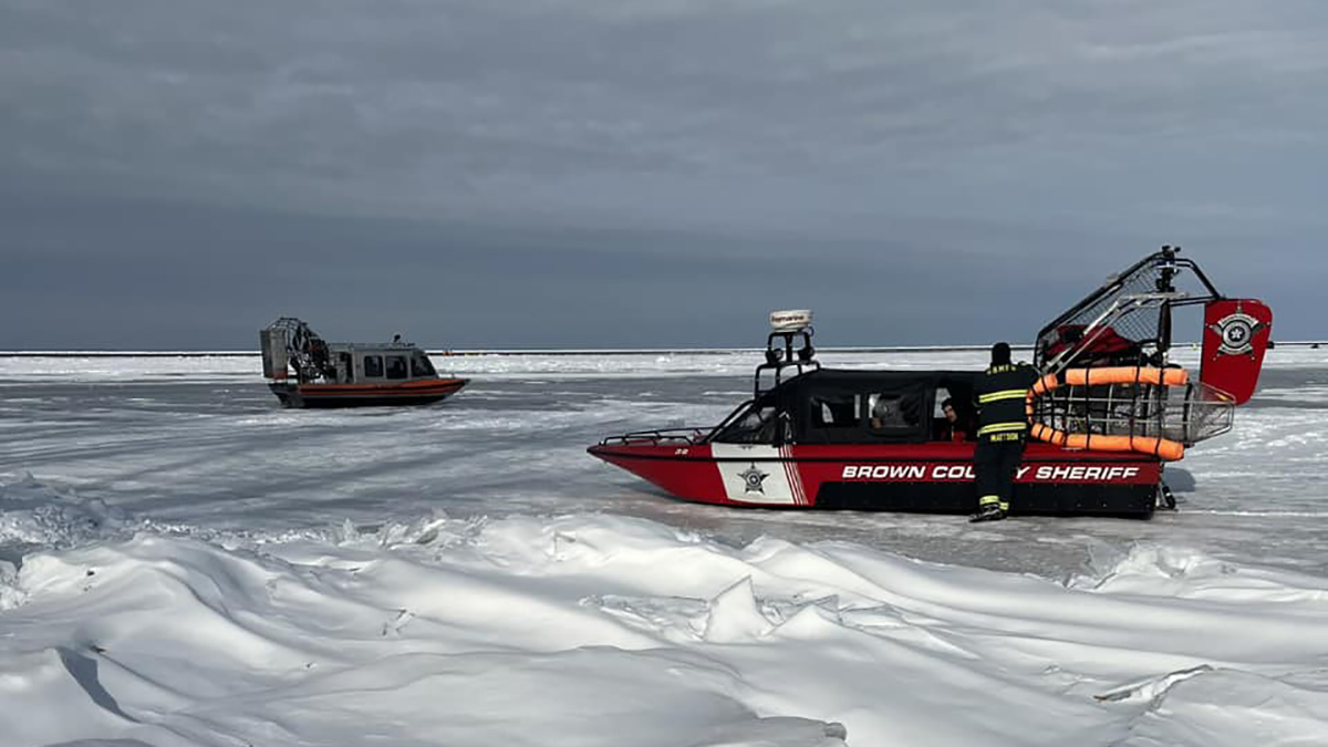 Rescatan a 27 personas de un trozo de hielo flotante en Green Bay