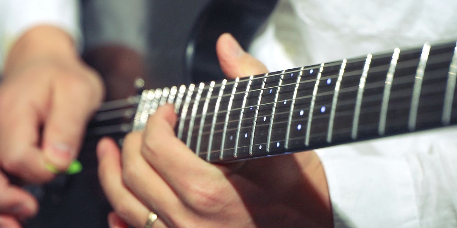 Samsung inventó una guitarra inteligente que te hace sentir como una estrella de rock
