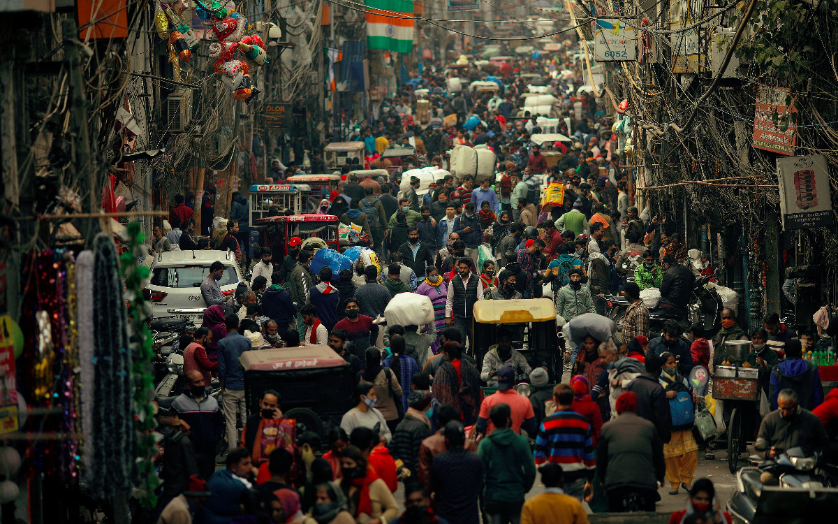 Se cuadruplican casos Covid en Nueva Delhi; imponen toque de queda