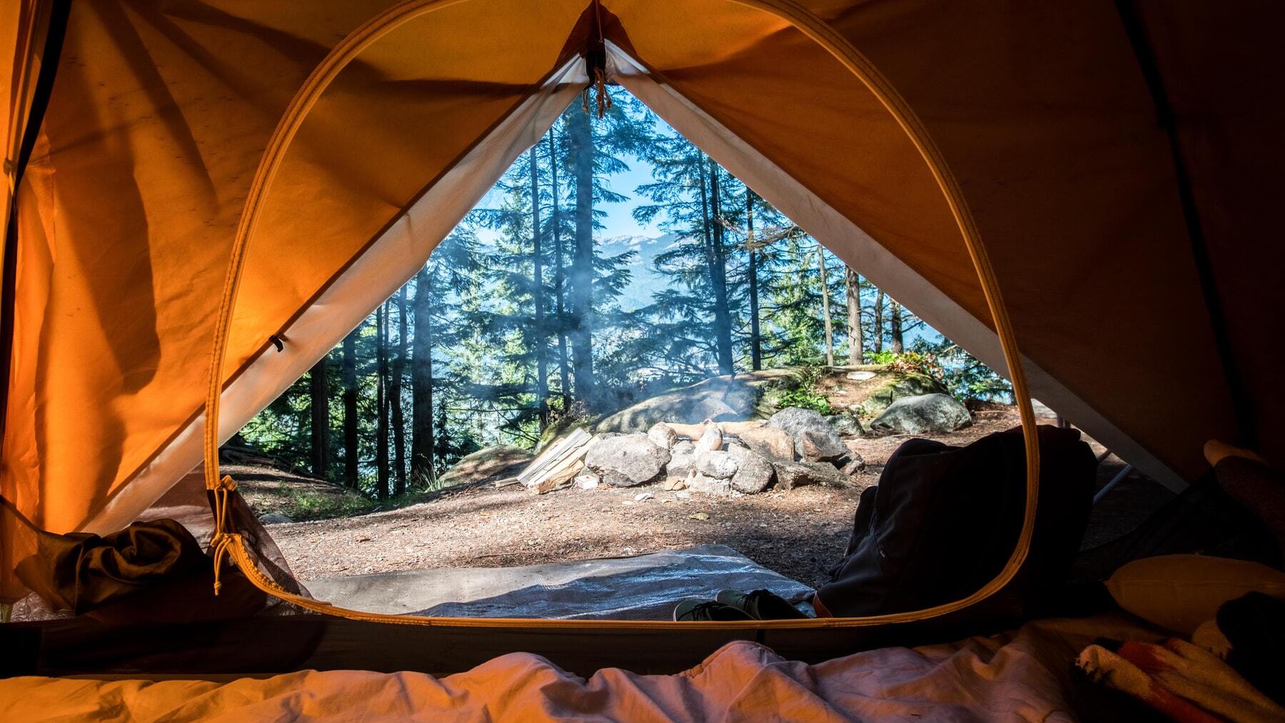 Todo lo que no te puede faltar para irte de camping este verano