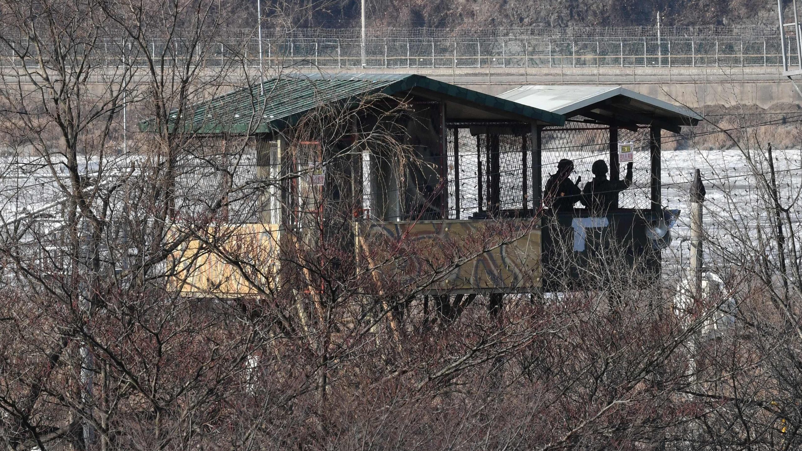 Una persona burla la vigilancia fronteriza de Corea del Sur en un cruce inusual al Norte