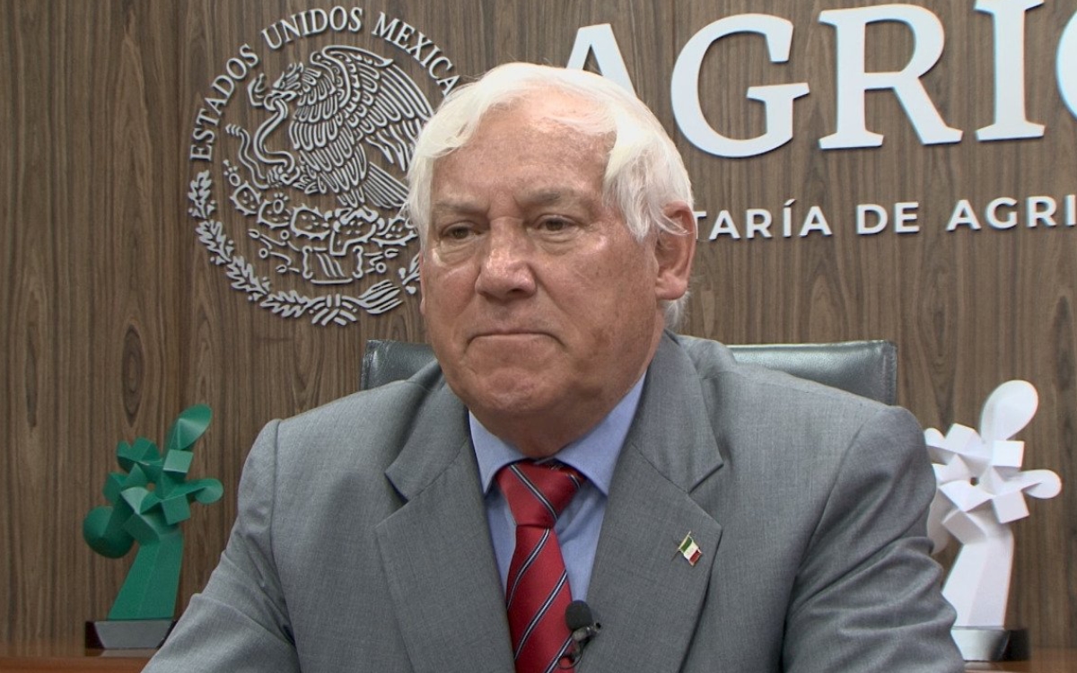 Víctor Villalobos, secretario de Agricultura, da positivo a Covid-19
