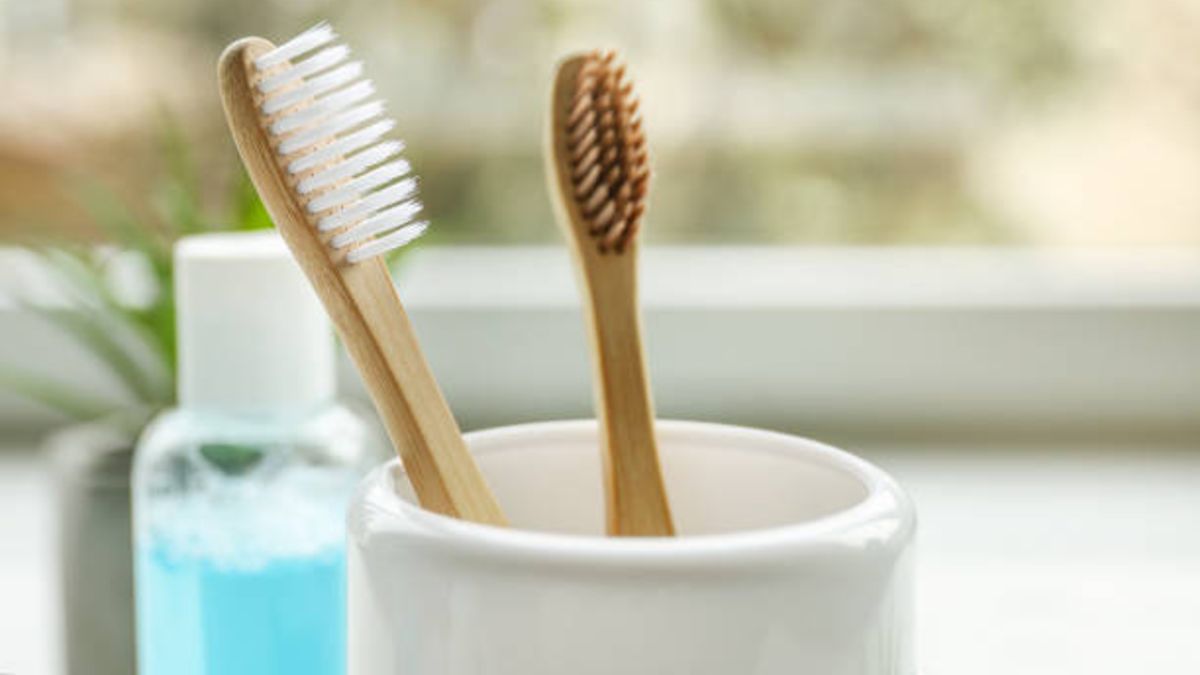 ¿Desinfectas tu cepillo de dientes? Descubre porqué deberías hacerlo