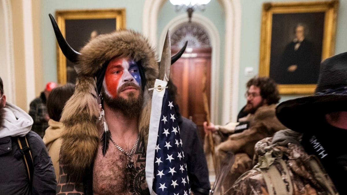 ¿Quién es ‘Yellowstone Wolf’, el hombre disfrazo de bisonte en el asalto al Capitolio de EE.UU?