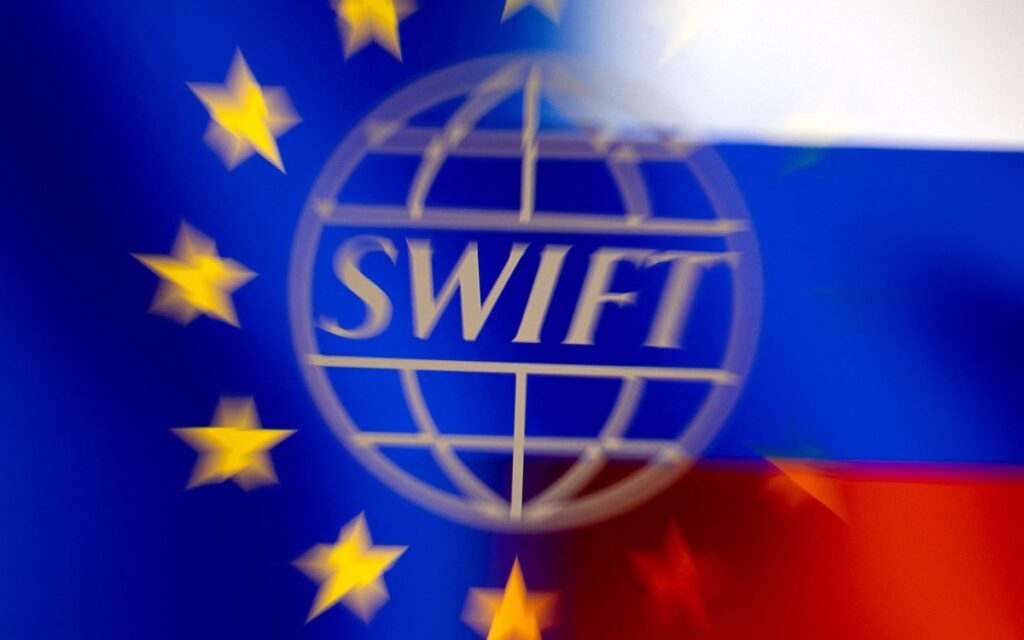 ¿Qué es SWIFT, el sistema del que bloquearon parcialmente a Rusia?