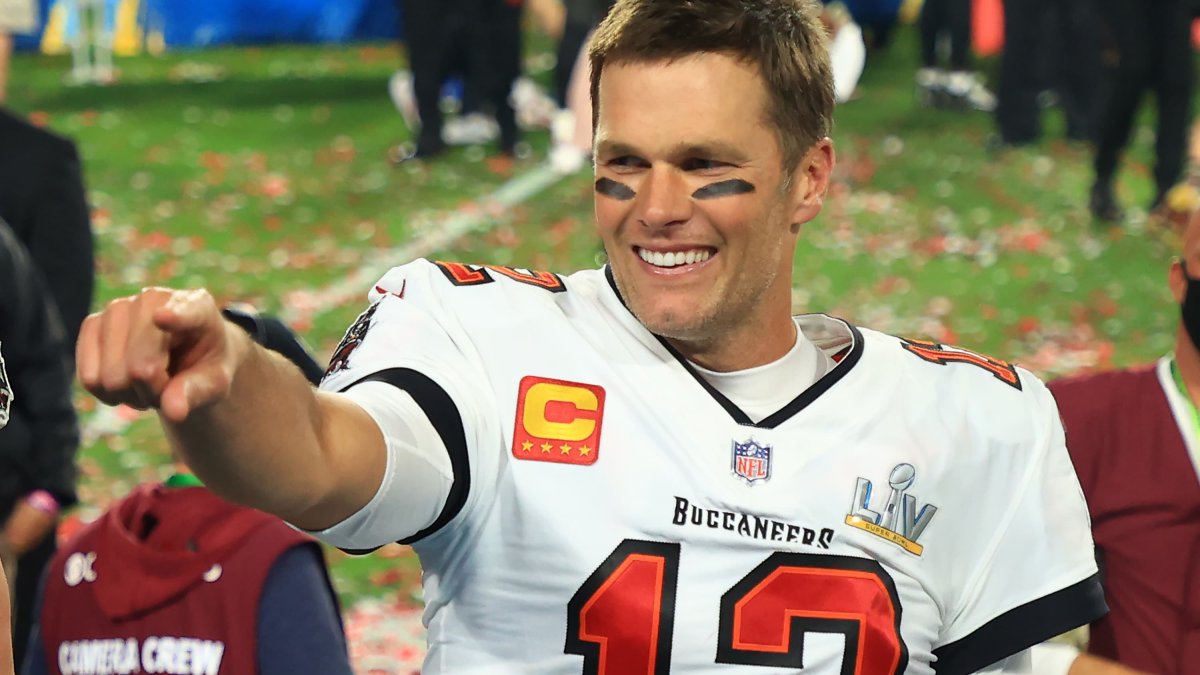 Un hombre se declara culpable de fraude con anillos del Super Bowl e imagen de Tom Brady