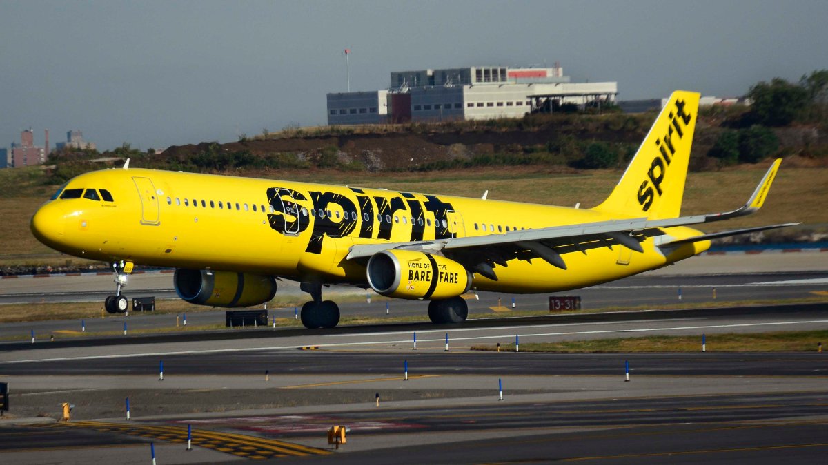 Frontier Airlines compra a Spirit Airlines