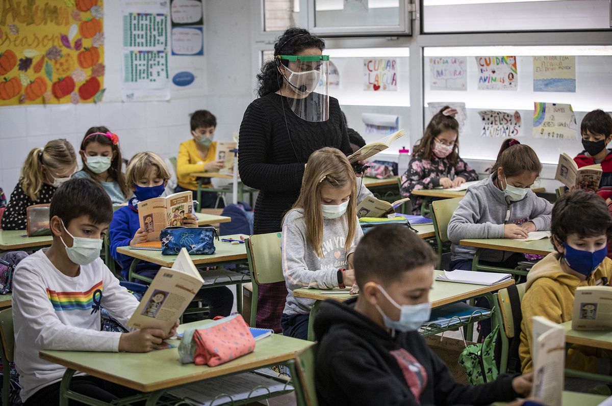 Los pediatras proponen quitar las mascarillas de las aulas de los colegios