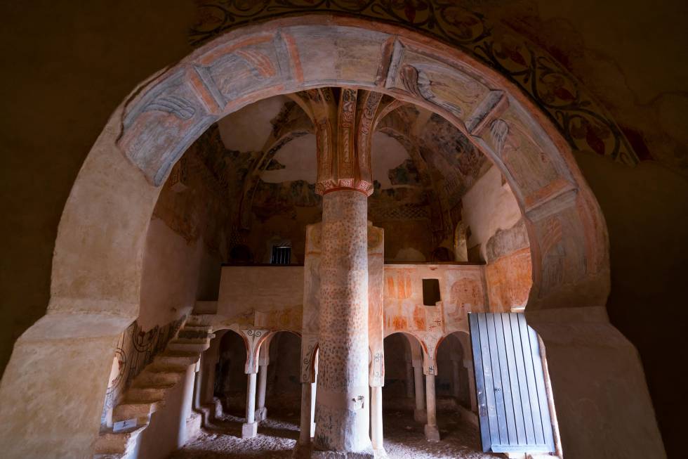 Interior de la ermita mozárabe de San Baudelio de Berlanga.