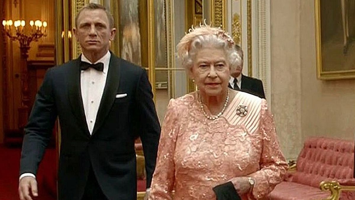 Daniel Craig desvela sus bromas con Isabel II y sus perros en los Juegos Olímpicos de Londres
