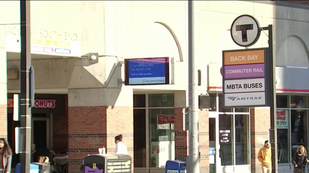 Hombre apuñalado en estación de la MBTA de Back Bay