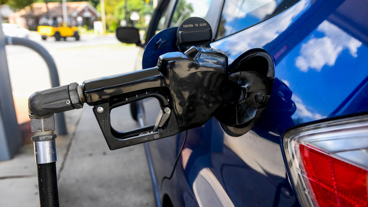 Conductores buscan las gasolineras más baratas en el condado de San Diego