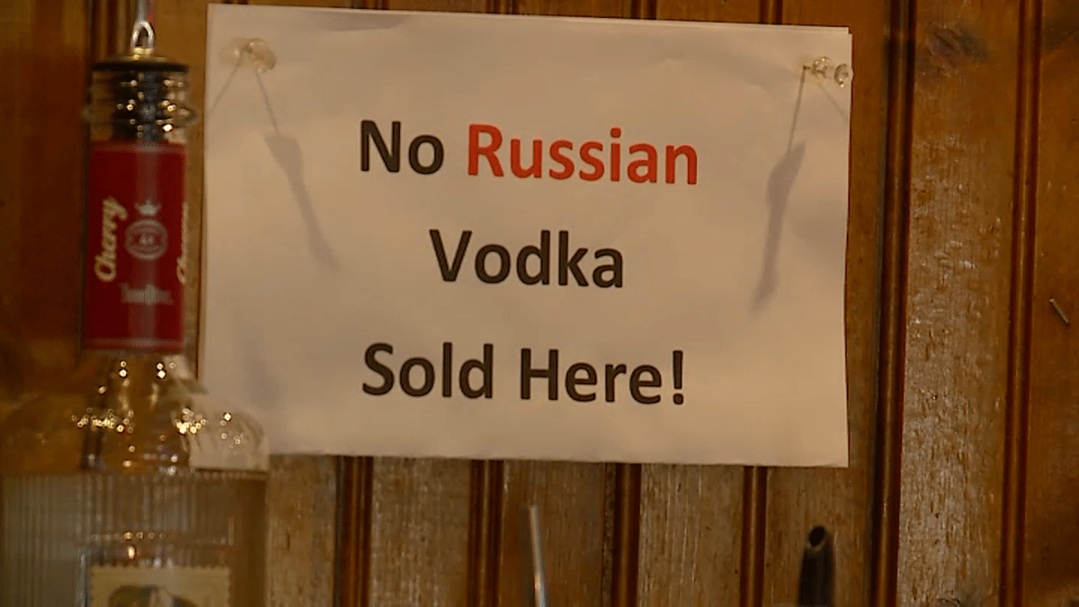 Bares en Estados Unidos y Canadá cambian de vodka ruso a ucraniano