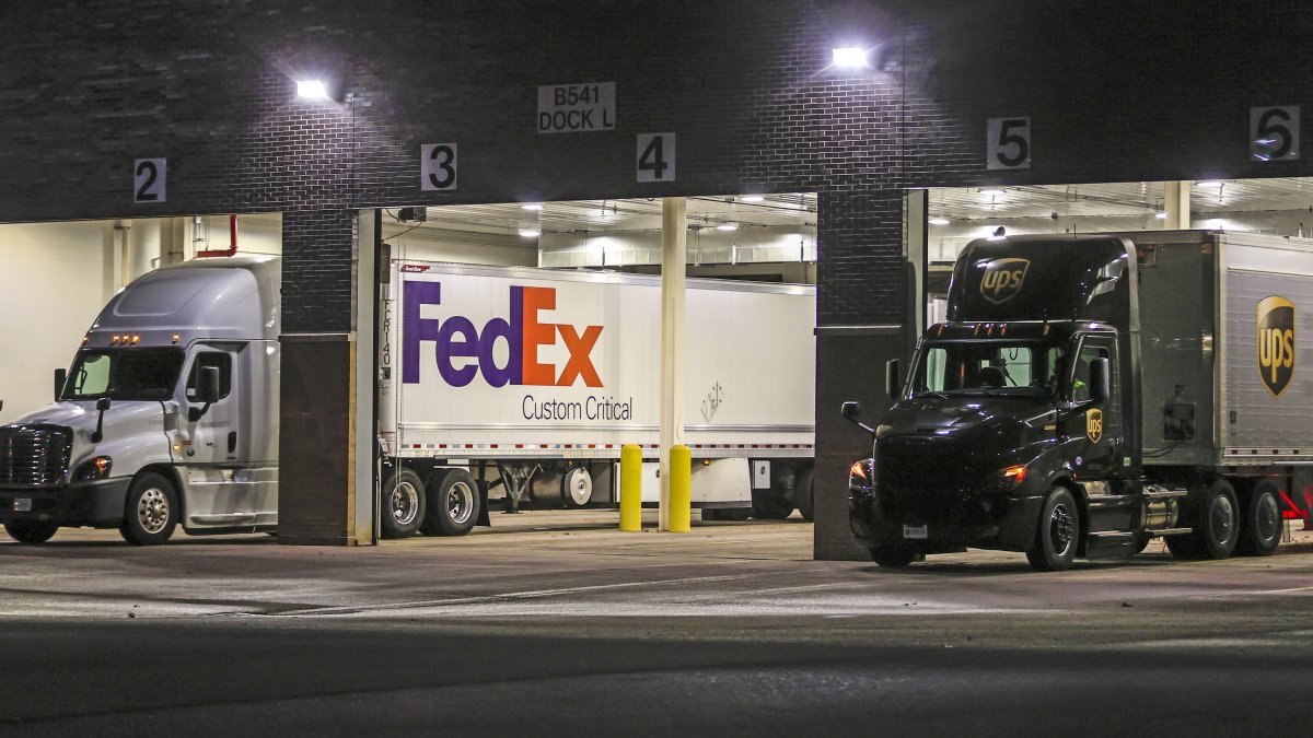 UPS y FedEx suspenden sus envíos a Ucrania y Rusia