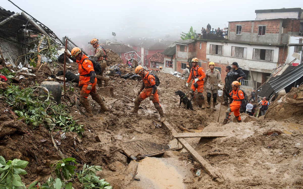 Al menos 34 muertos por las fuertes lluvias en Petrópolis, Brasil