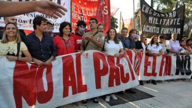 Agrupaciones izquierda, movimiento sociales y sindicatos marchan el martes pasado contra el acuerdo entre el Gobierno de Alberto Fernández y el FMI.