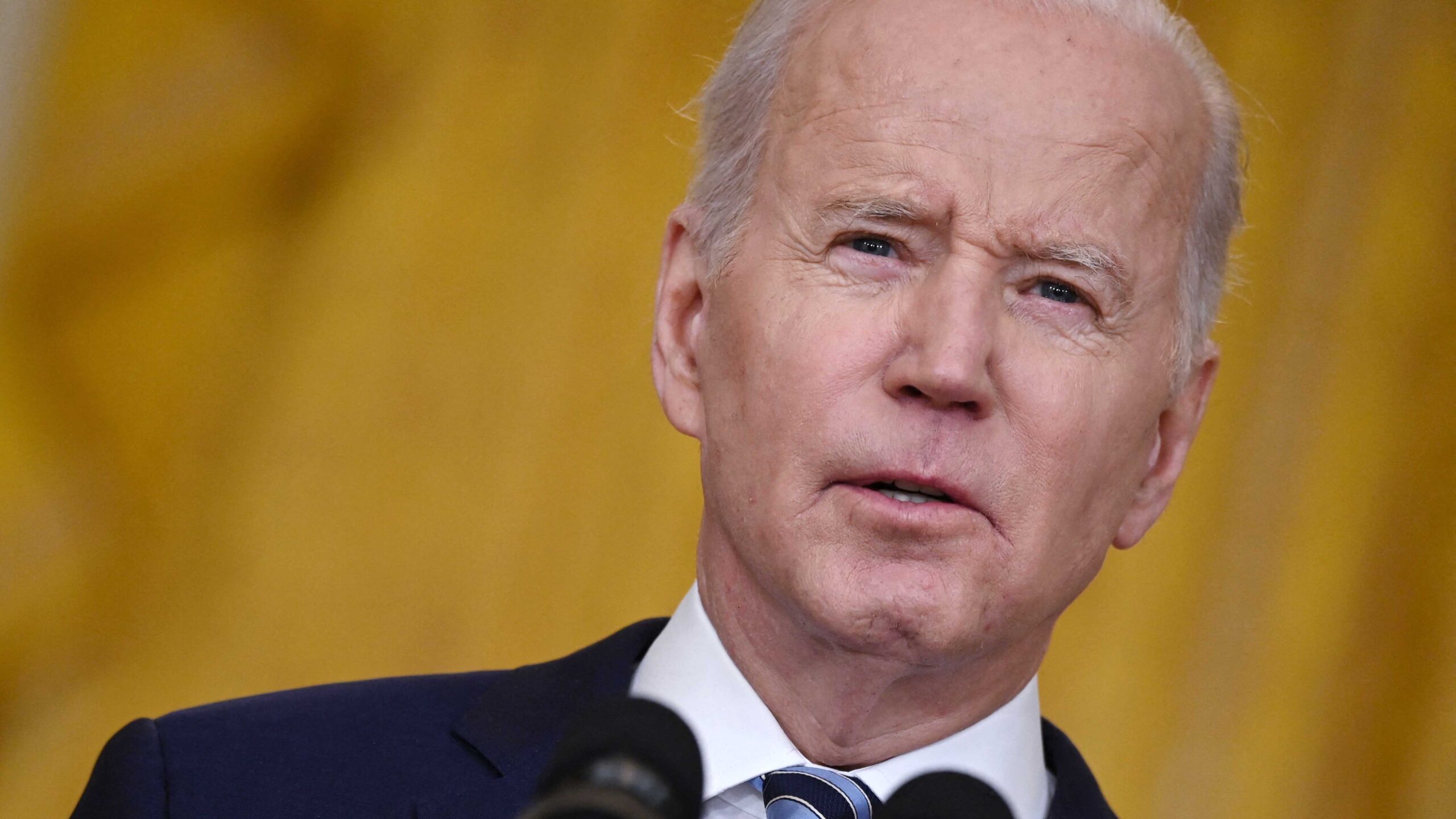 Biden anuncia nuevas sanciones a Rusia, dice que EEUU no combatirá en Ucrania