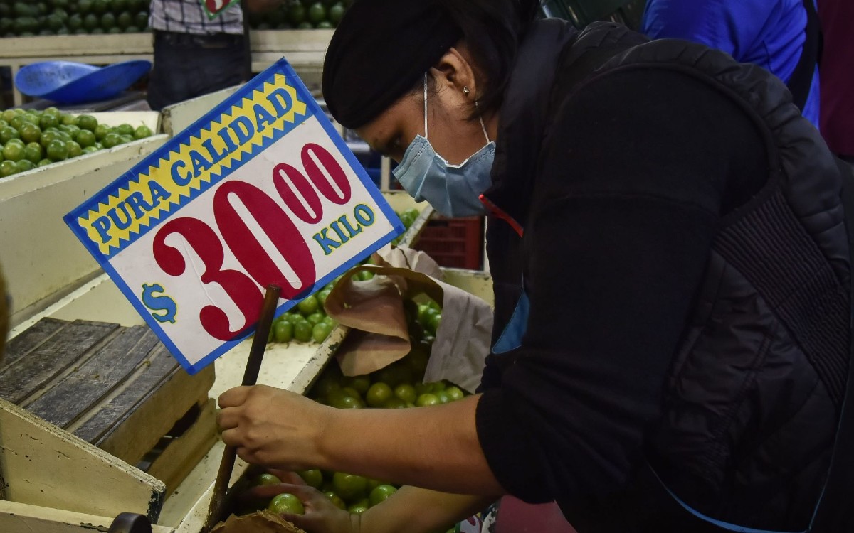 AMLO considera aplicar un control precios de alimentos si la inflación sigue alta