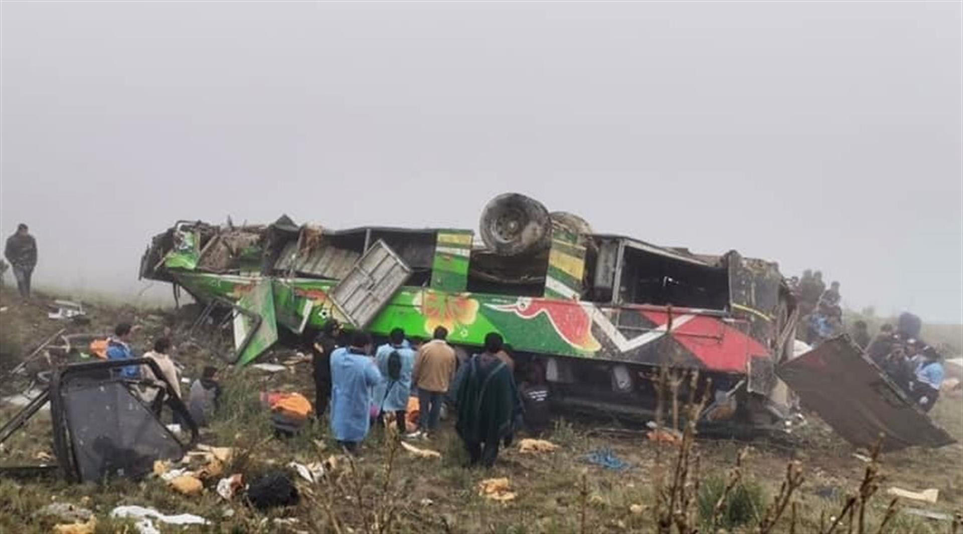 Cae autobús a un abismo en Perú y mueren al menos 20 personas; hay decenas de heridos