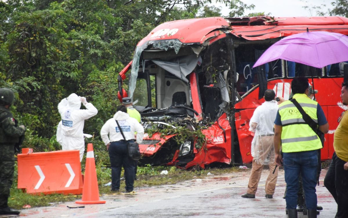 Chocó autobús con camión de carga en la Cancún-Mérida: 8 muertos y 20 heridos