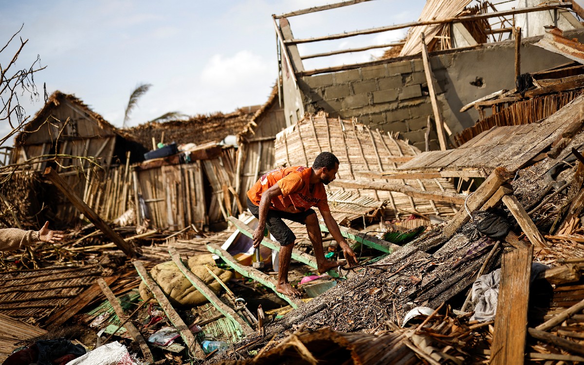 Ciclón mata al menos a 10 personas en Madagascar; destruye casas y corta energía