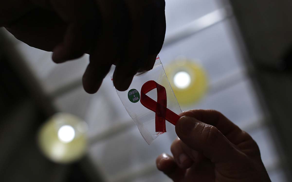 Científicos logran curar a una mujer con VIH mediante el trasplante de células madre